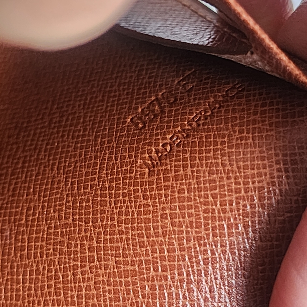 Authentic Louis Vuitton Monogram bi fold wallet - Picture 8 of 12